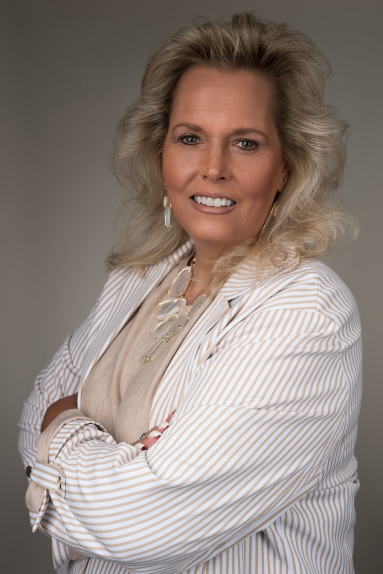 karen Paris realtor headshot